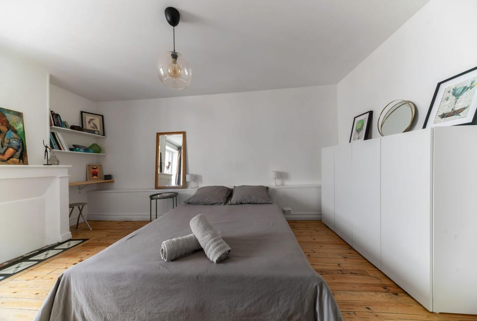 Bed, Photo of the whole room, Bedroom