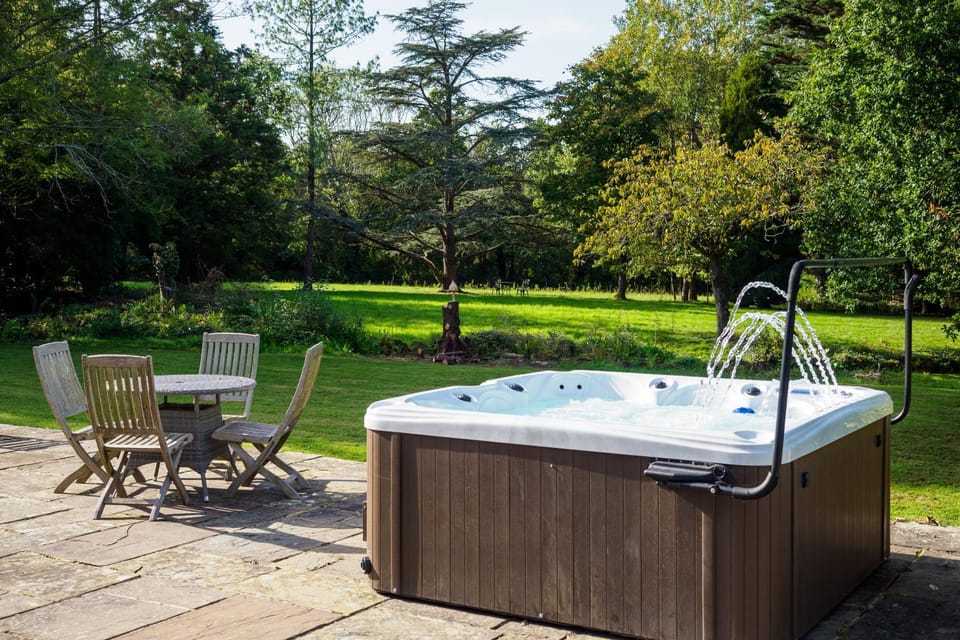 Day, Natural landscape, Garden, Hot Tub, Garden view