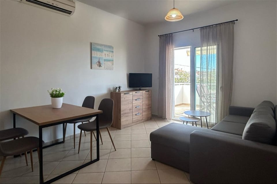 Living room, Seating area, Dining area, air conditioner