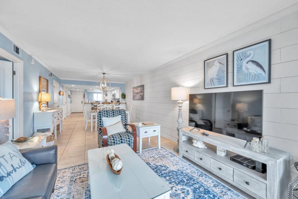 Cozy Coastal Condo with Pool And Stunning Gulf Views House in Indian Shores