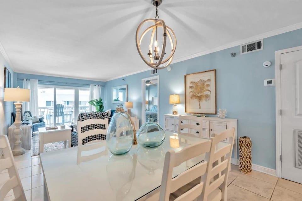 Cozy Coastal Condo with Pool And Stunning Gulf Views House in Indian Shores