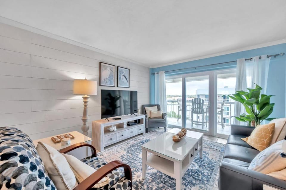 Cozy Coastal Condo with Pool And Stunning Gulf Views House in Indian Shores