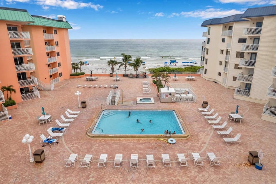 Beach Cottage Condo 1311 House in Redington Shores