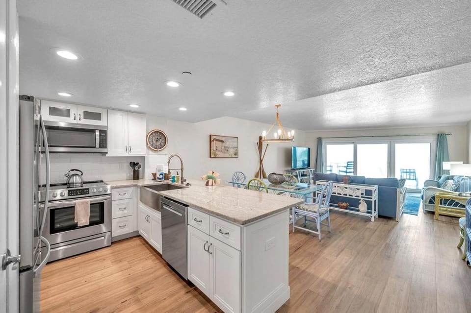 Incredible Gulf Views in this Updated 1 bedroom Condo House in Indian Shores