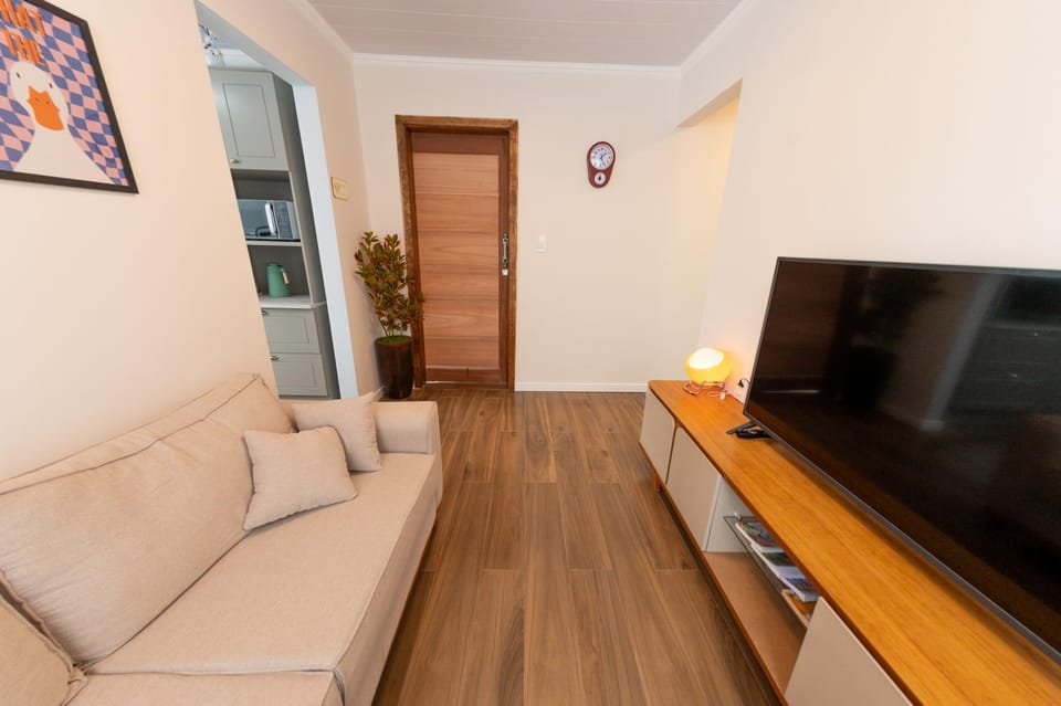 Communal lounge/ TV room, TV and multimedia, Living room, Seating area, Evening entertainment
