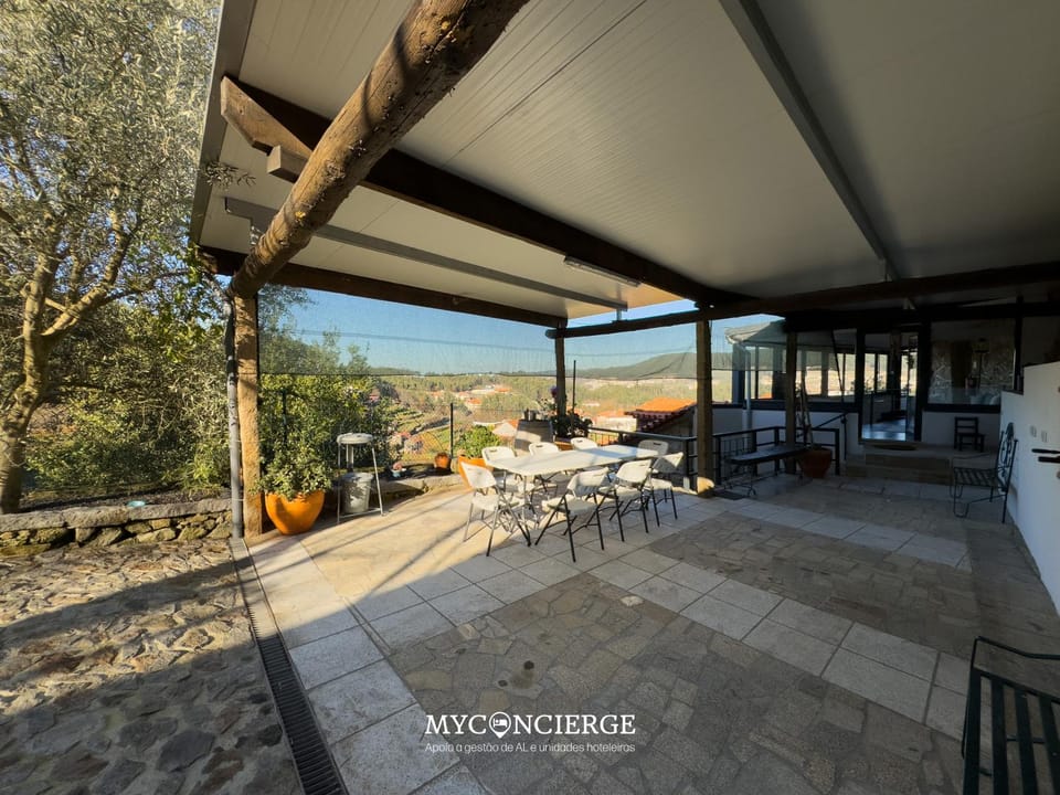Patio, BBQ facilities