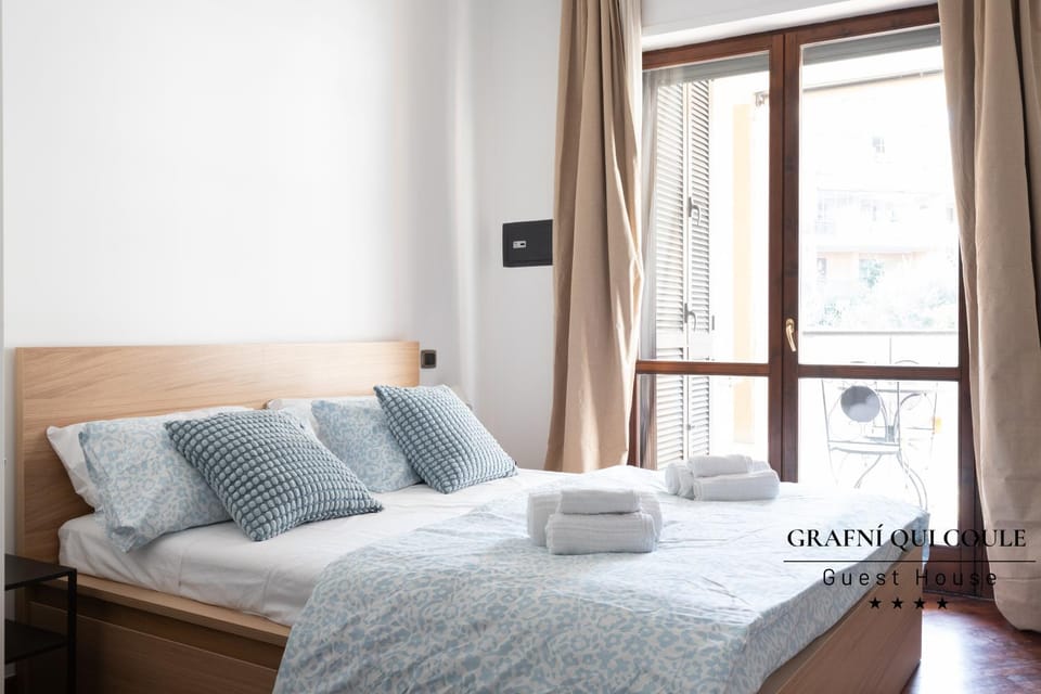 Bed, Photo of the whole room, Bedroom, towels