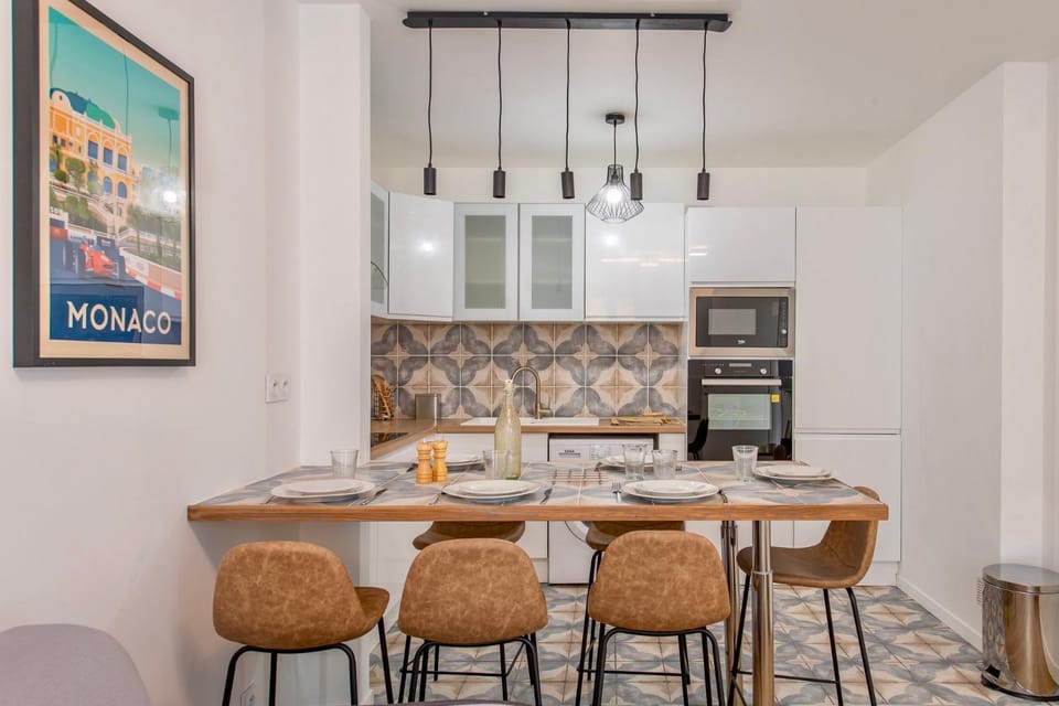 Kitchen or kitchenette, Dining area, oven, stove