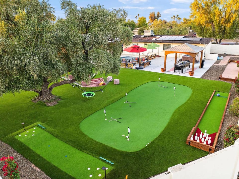 6 BR w Sport Court Pool Playground Hot Tub Arcade House in Scottsdale