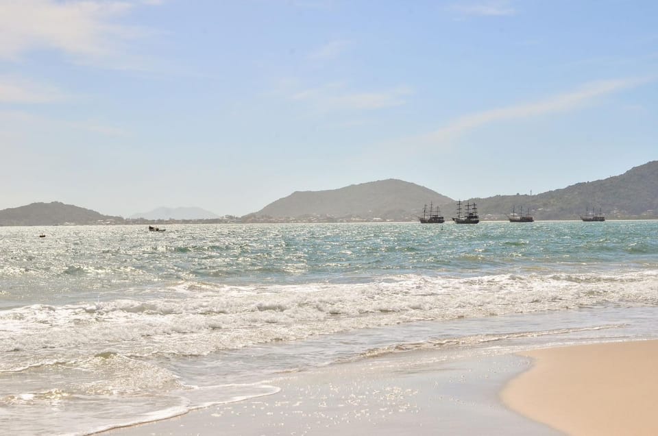 Apto junto a praia em Canasvieiras UQ9723 Apartment in Florianopolis