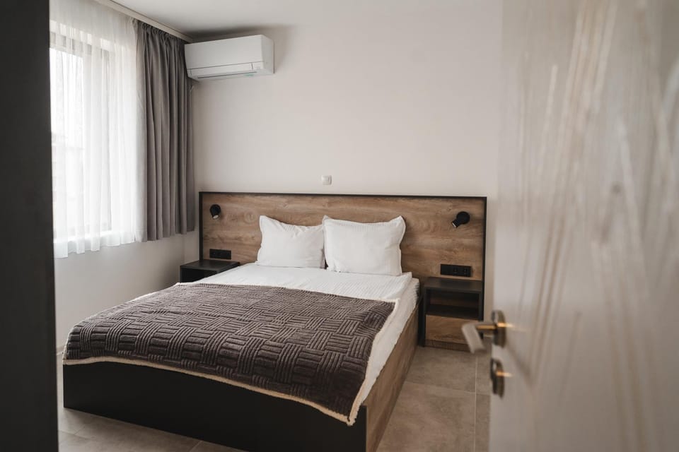 Bedroom, air conditioner