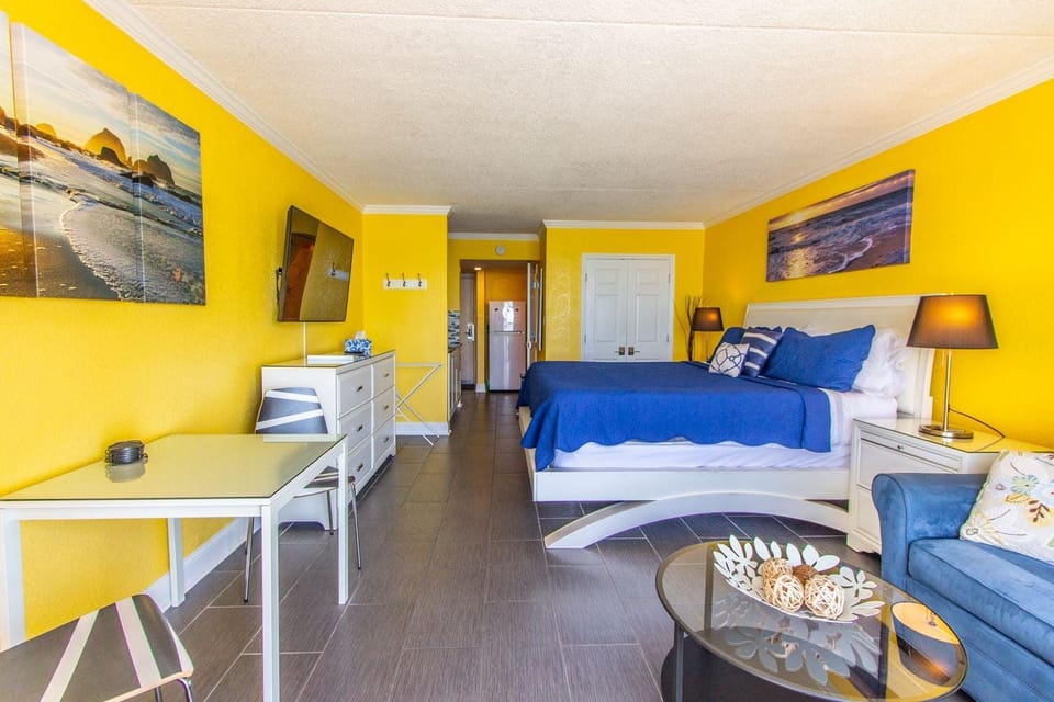 Oceanfront Studio-Modern & Fun-Sand Dunes 2740 House in Myrtle Beach