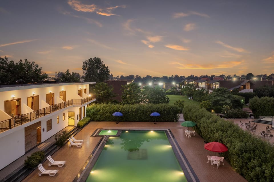 Property building, Natural landscape, Garden, Garden view, Pool view, Swimming pool, Sunset, sunbed