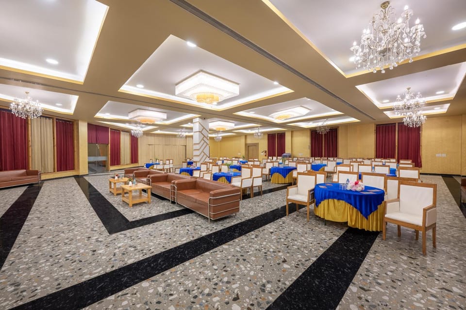 Restaurant/places to eat, Banquet/Function facilities, Seating area, Meeting/conference room, wedding