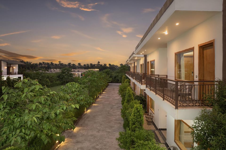 Property building, Natural landscape, Garden, View (from property/room), Balcony/Terrace, Garden view