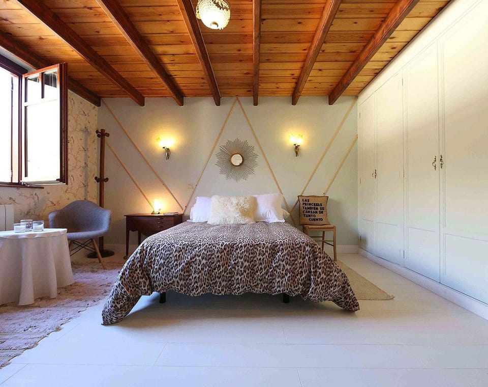 Bed, Photo of the whole room, Bedroom, wardrobe