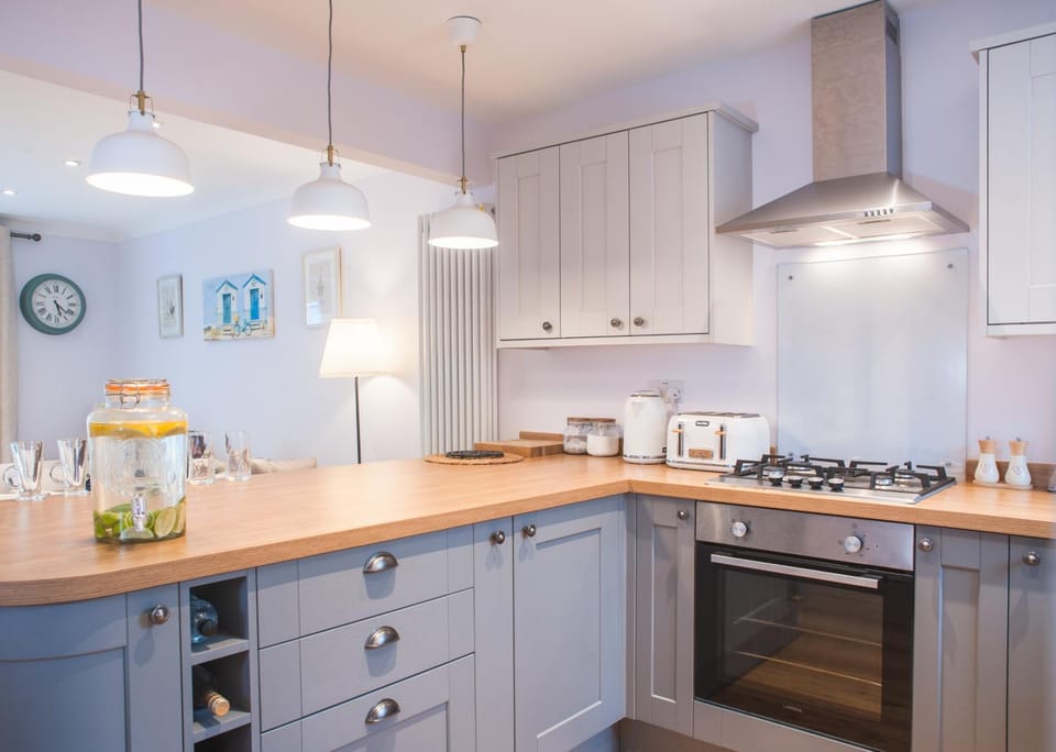 Kitchen or kitchenette, dishwasher, stove, toaster