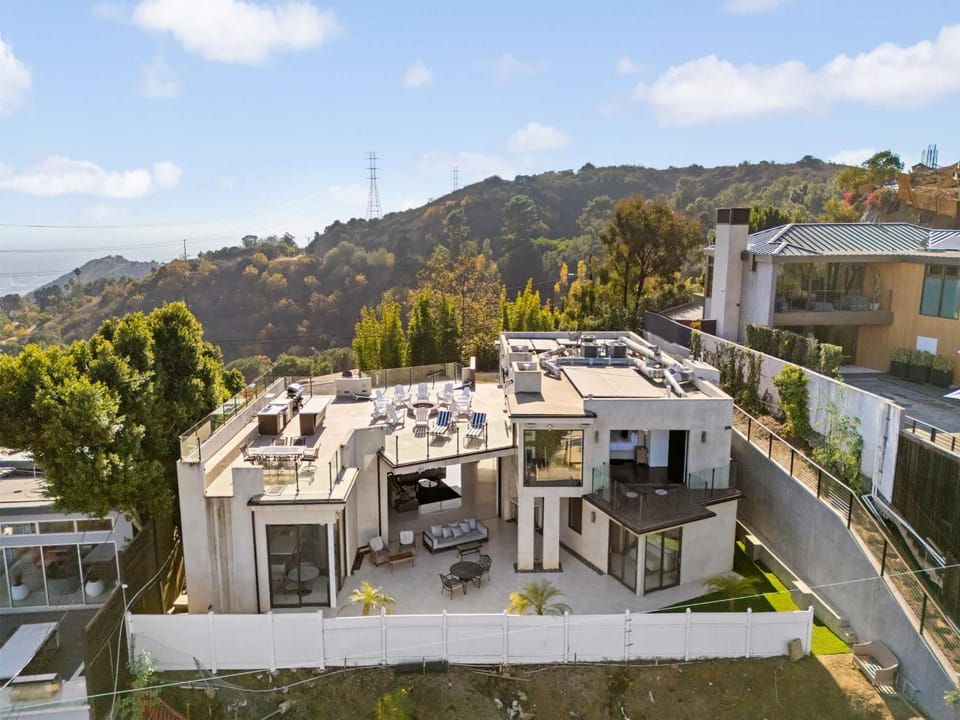 Hollywood Hills 4BR with Rooftop by Colby and Conrad Villa in Hollywood Hills