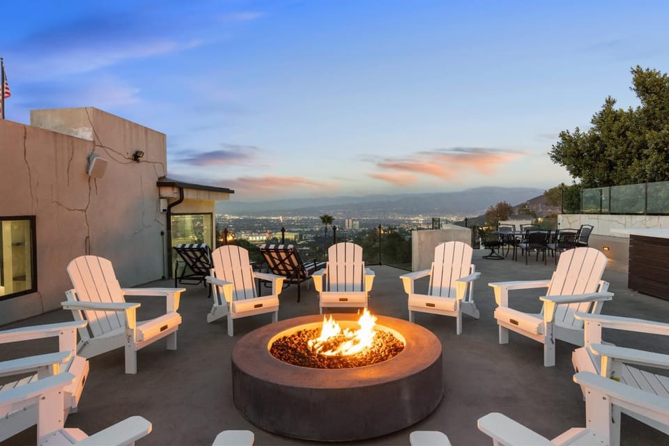 Hollywood Hills 4BR with Rooftop by Colby and Conrad Villa in Hollywood Hills