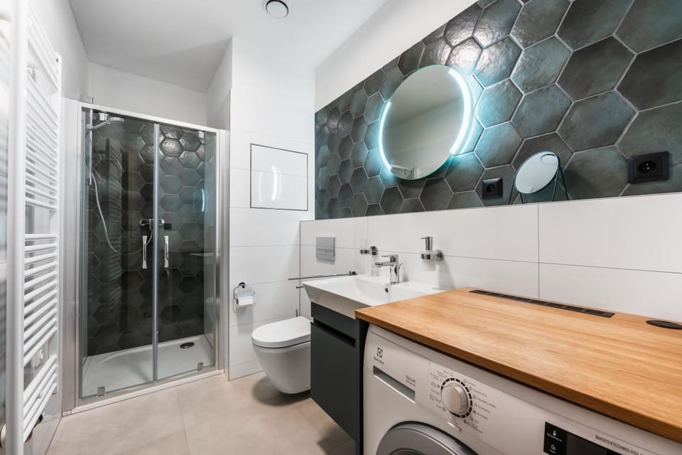 Shower, Toilet, Bathroom, washing machine, dryer