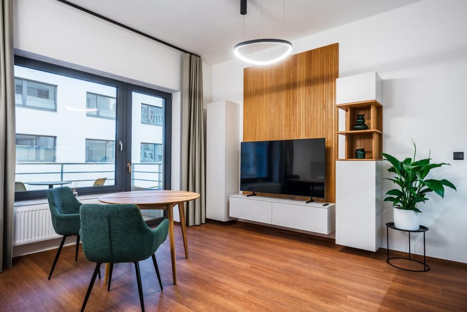 TV and multimedia, Living room, Seating area, Evening entertainment