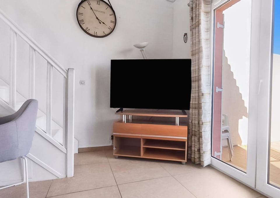 Vue Mer, Piscine, Terrasse Privée et Clim Apartment in Cavalaire-sur-Mer