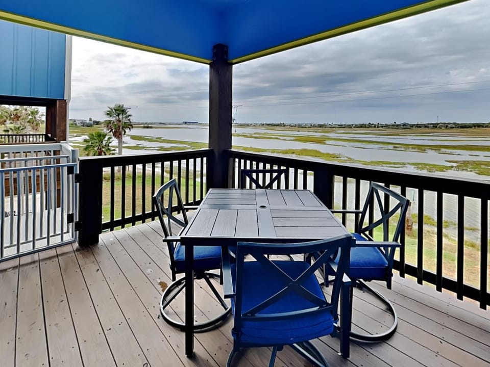 Natural landscape, Balcony/Terrace, Seating area
