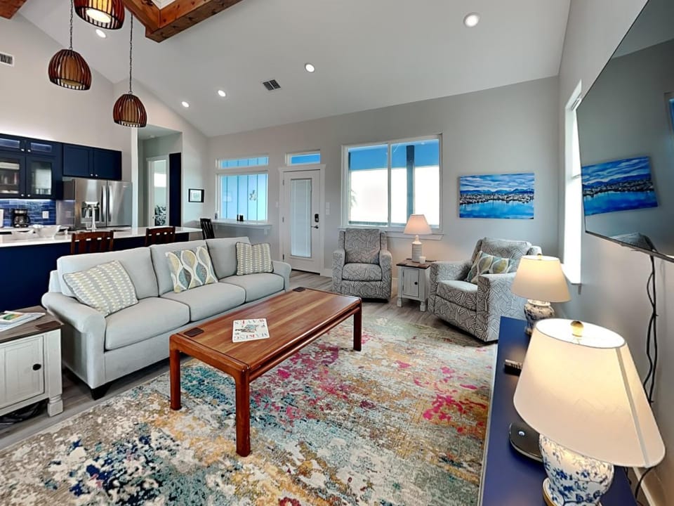 TV and multimedia, Kitchen or kitchenette, Living room, furniture