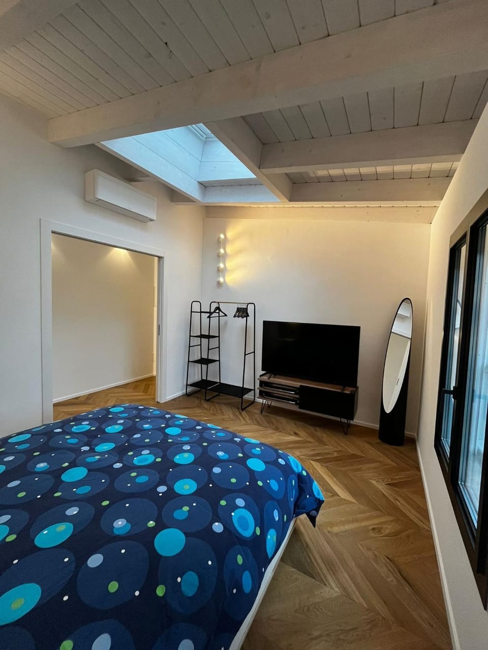 Bed, TV and multimedia, Photo of the whole room, Evening entertainment, Bedroom