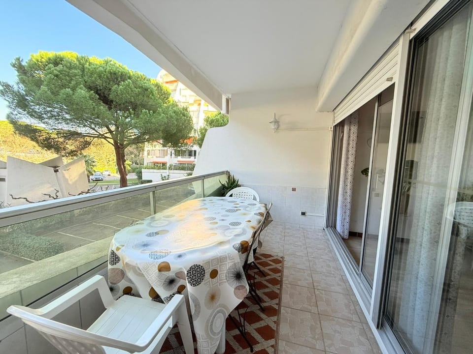 View (from property/room), Balcony/Terrace, Dining area, Swimming pool, Swimming pool