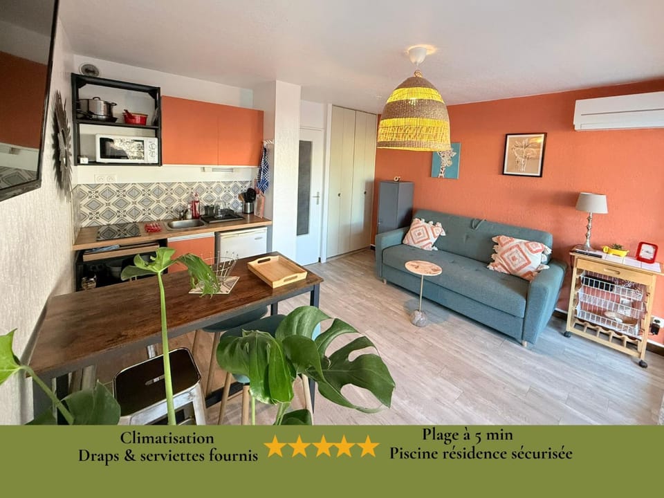 Kitchen or kitchenette, Living room, Seating area, Beach, Beach, kitchen, kitchen