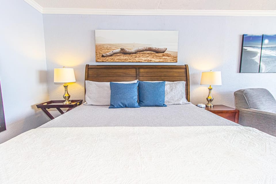 Modern Oceanfront King Suite Sand Dunes Resort 2834 House in Myrtle Beach