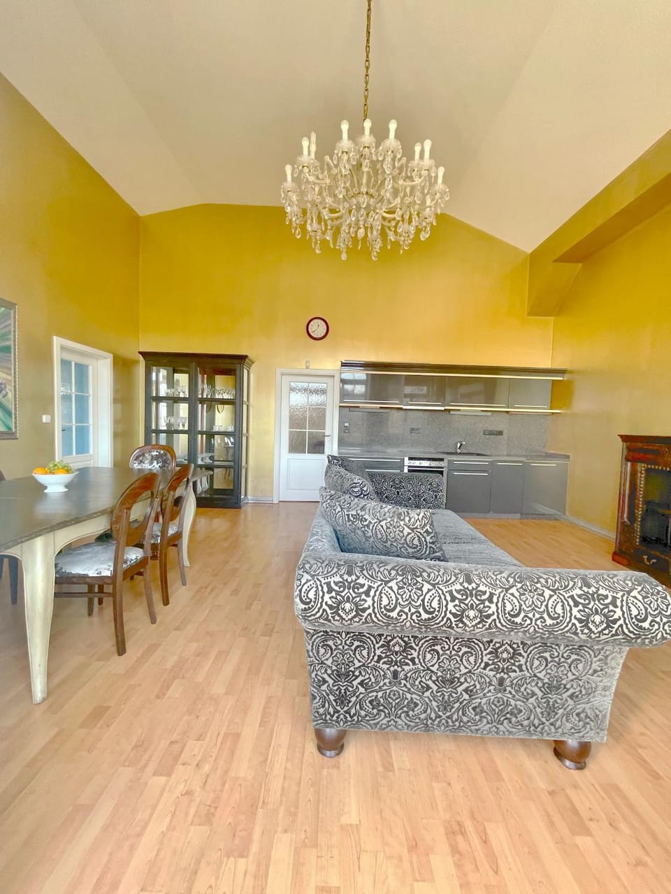 Kitchen or kitchenette, Living room, Photo of the whole room, Seating area, Dining area, stove