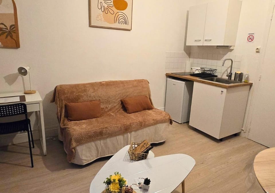 Kitchen or kitchenette, Seating area