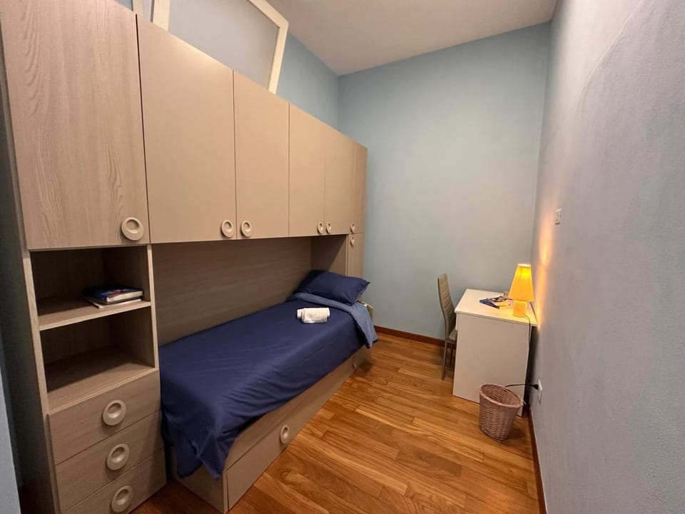 Bed, Photo of the whole room, Bedroom, wardrobe