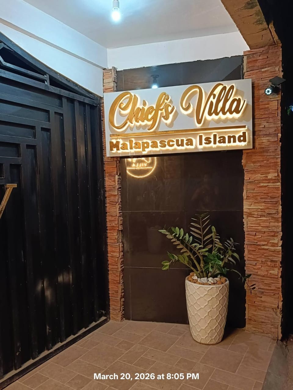 Chief's Villa Malapascua Island Dorm with Hot Shower & Outdoor Kitchenette Hostel in Central Visayas