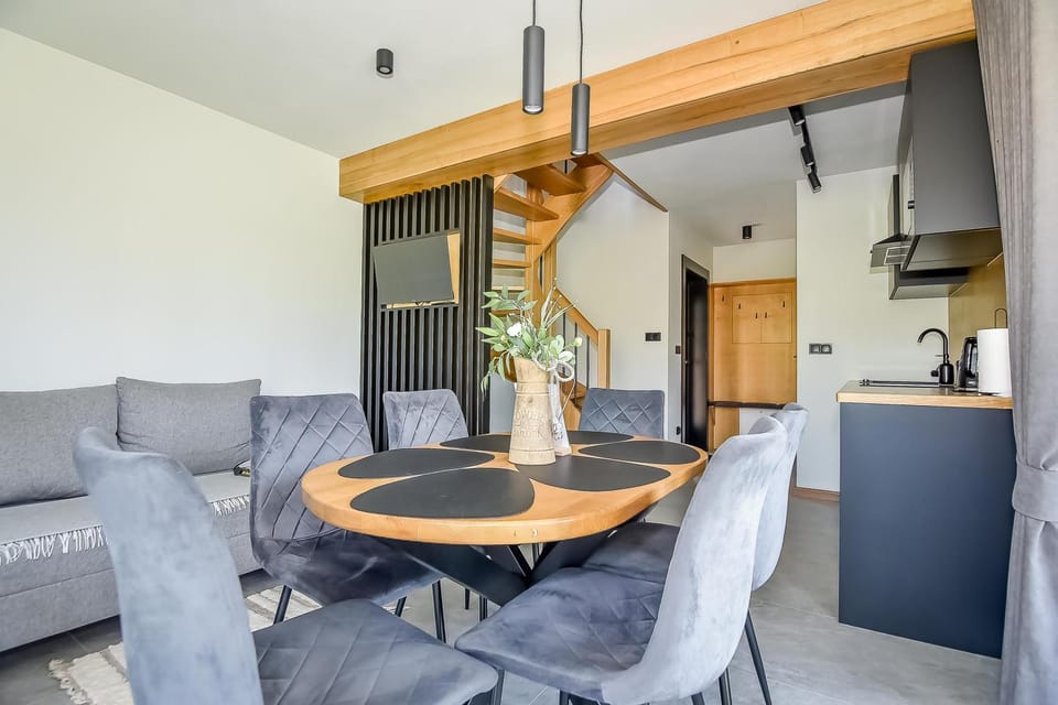 Kitchen or kitchenette, Living room, Seating area, Dining area