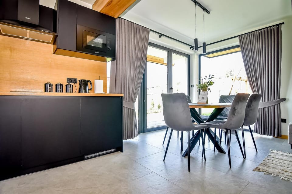 Kitchen or kitchenette, Seating area, Dining area