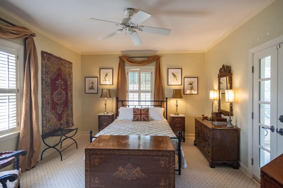 Classic Central Memphis Four Bedroom Home Villa in Memphis