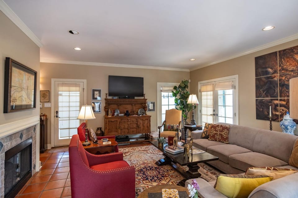 Classic Central Memphis Four Bedroom Home Villa in Memphis