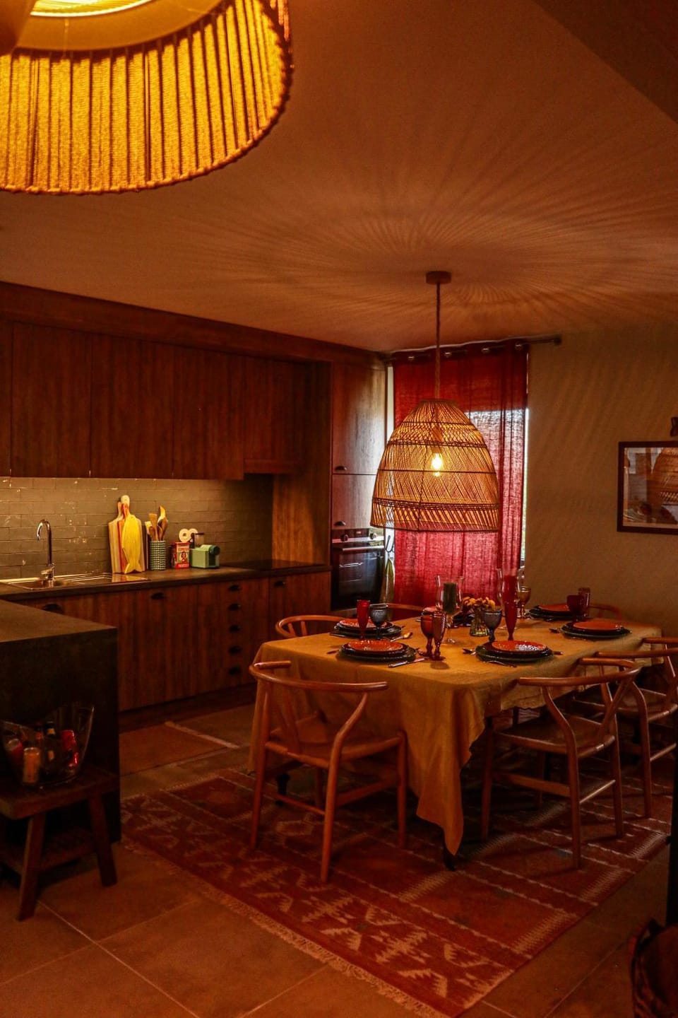 Kitchen or kitchenette, Dining area