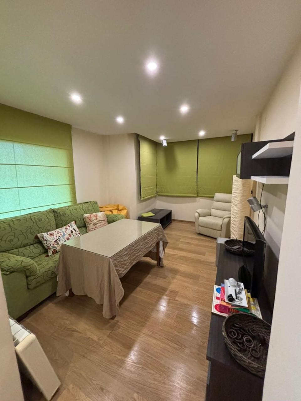 TV and multimedia, Living room, Seating area