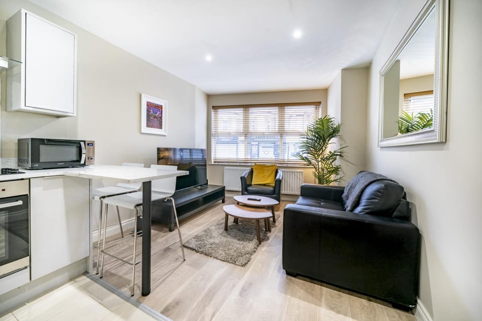 TV and multimedia, Kitchen or kitchenette, Seating area, Dining area