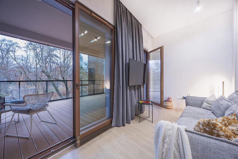 TV and multimedia, View (from property/room), Balcony/Terrace, Living room, Seating area
