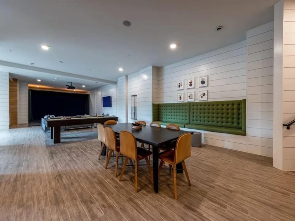 Luxurious New Unit 1Bd1Ba Pool, Golf Sim Apartment in Austin