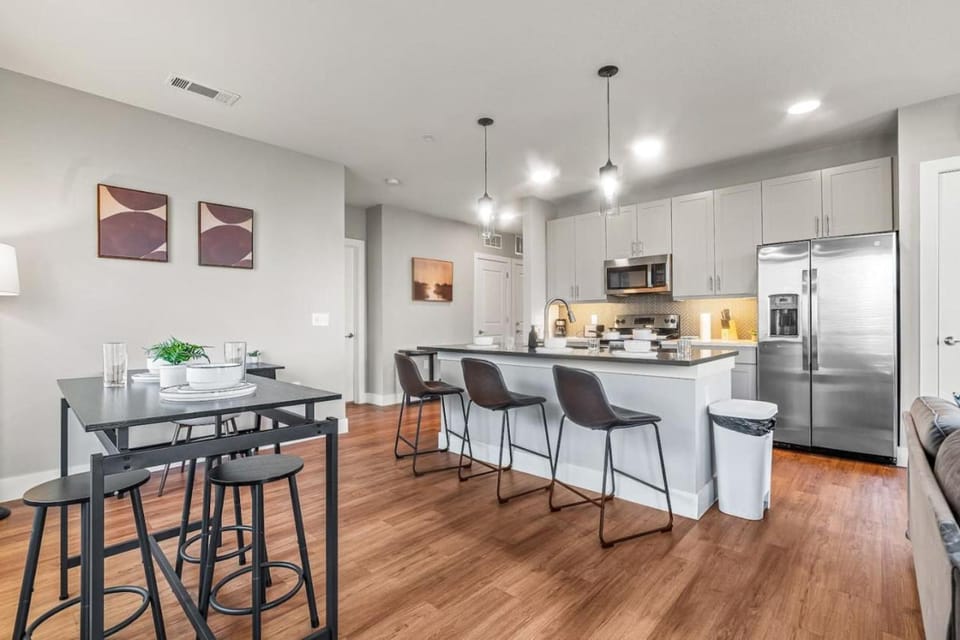 Attractive 2BD 2BA w Beautiful Pool in Fort Worth Apartment in Fort Worth
