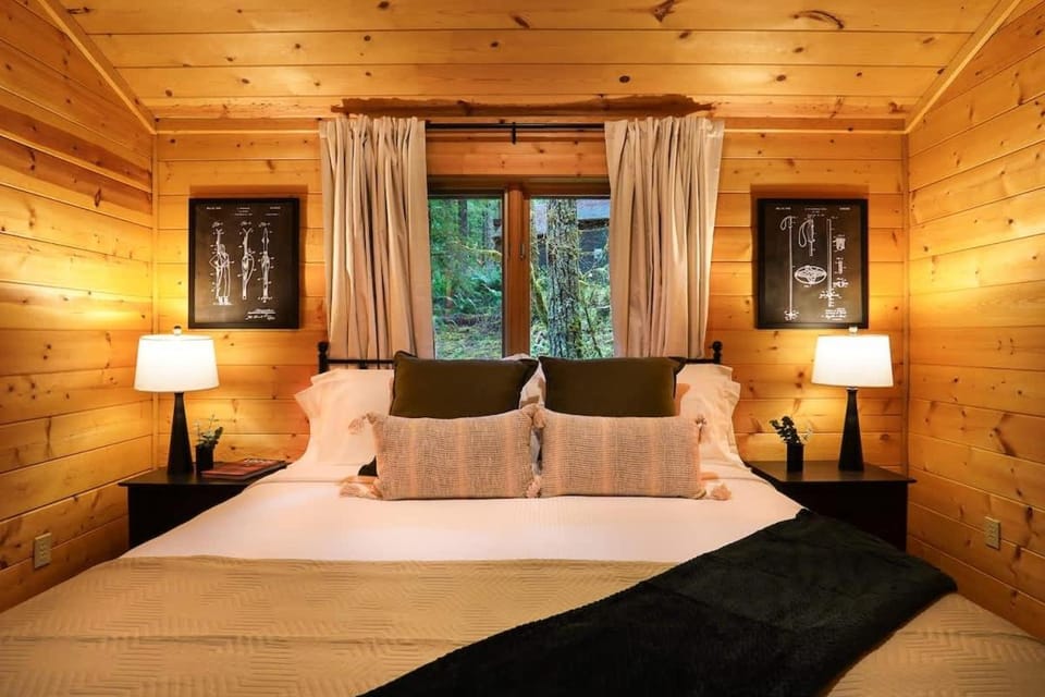 Forest Embrace House in Glacier