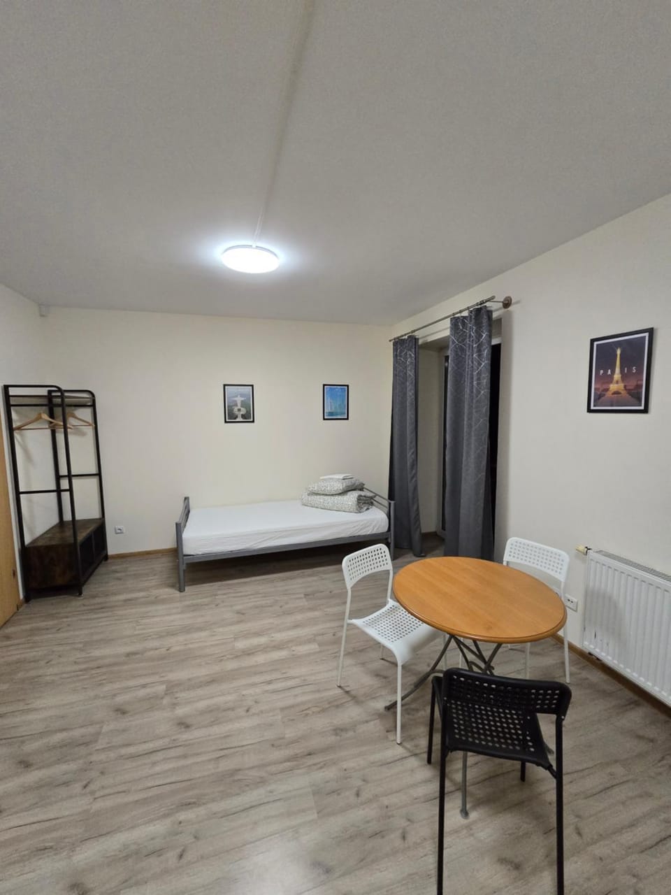 Bed, Living room, Photo of the whole room, Seating area, Dining area, Bedroom