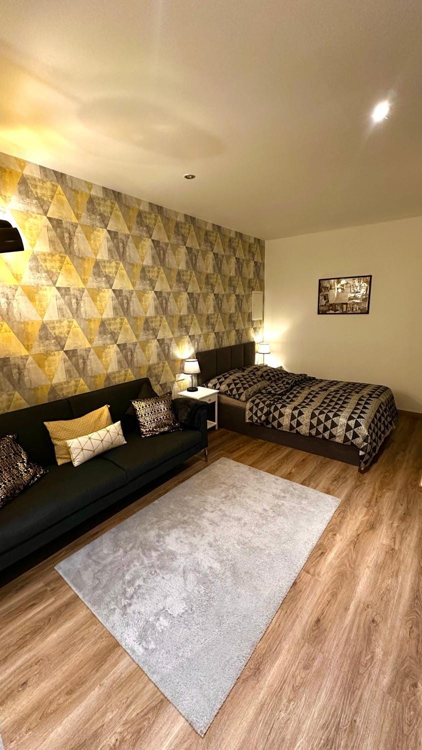 Bed, Living room, Photo of the whole room, Seating area, Bedroom, Text overlay, internet, pet friendly, pet friendly