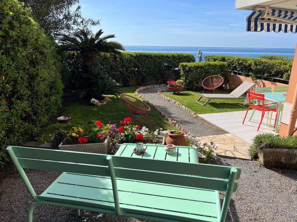 Garden view, Sea view